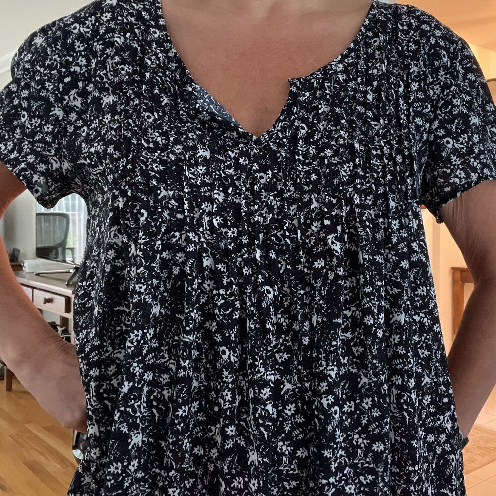 Blue Floral Oversized Lightweight Short sleeve V-neck top. Effortless & stylish.